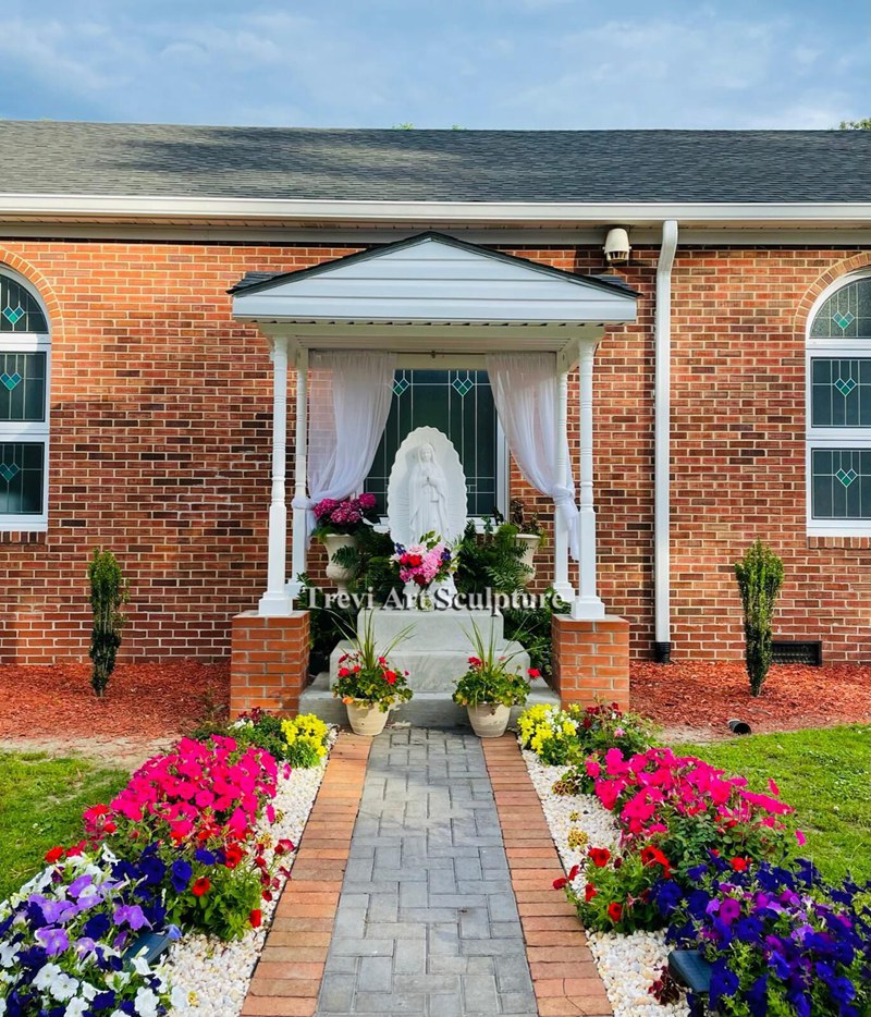 place the statue among flowers
