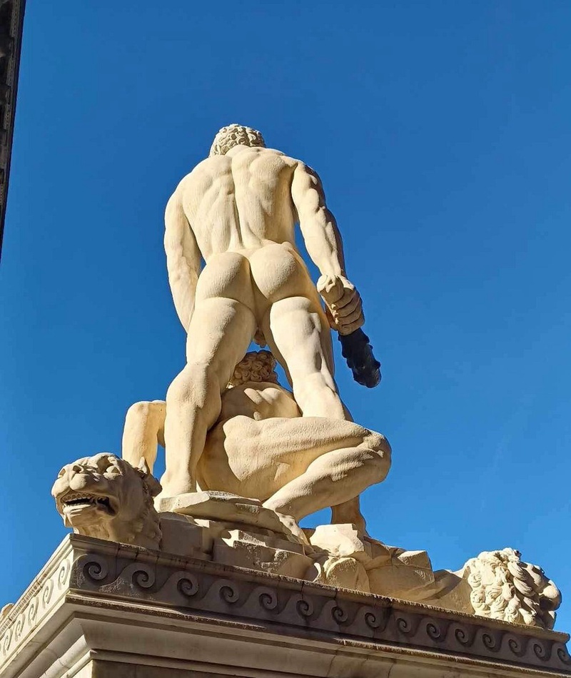 backside of hercules and cacus sculpture