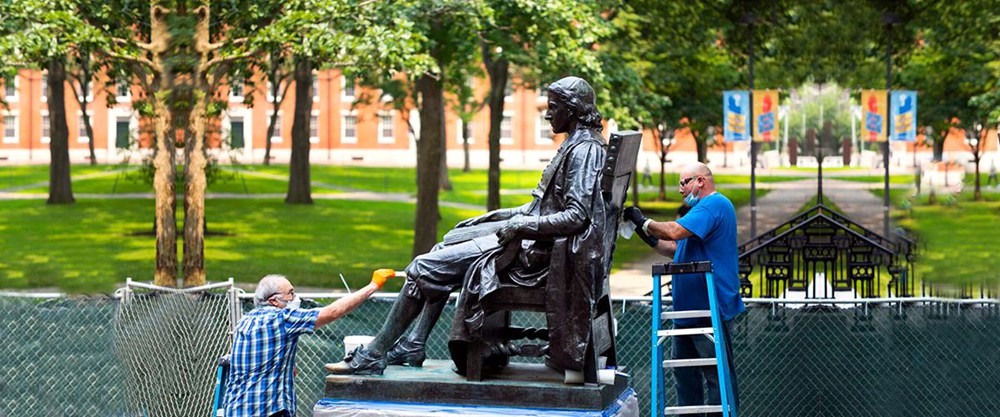 Professional clean bronze statues