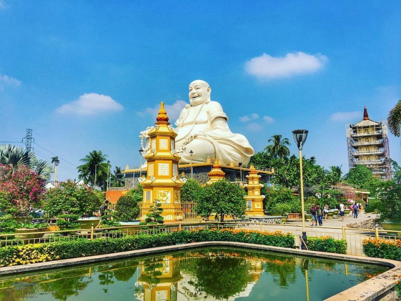 Vĩnh Tràng Pagoda Laughing Buddha