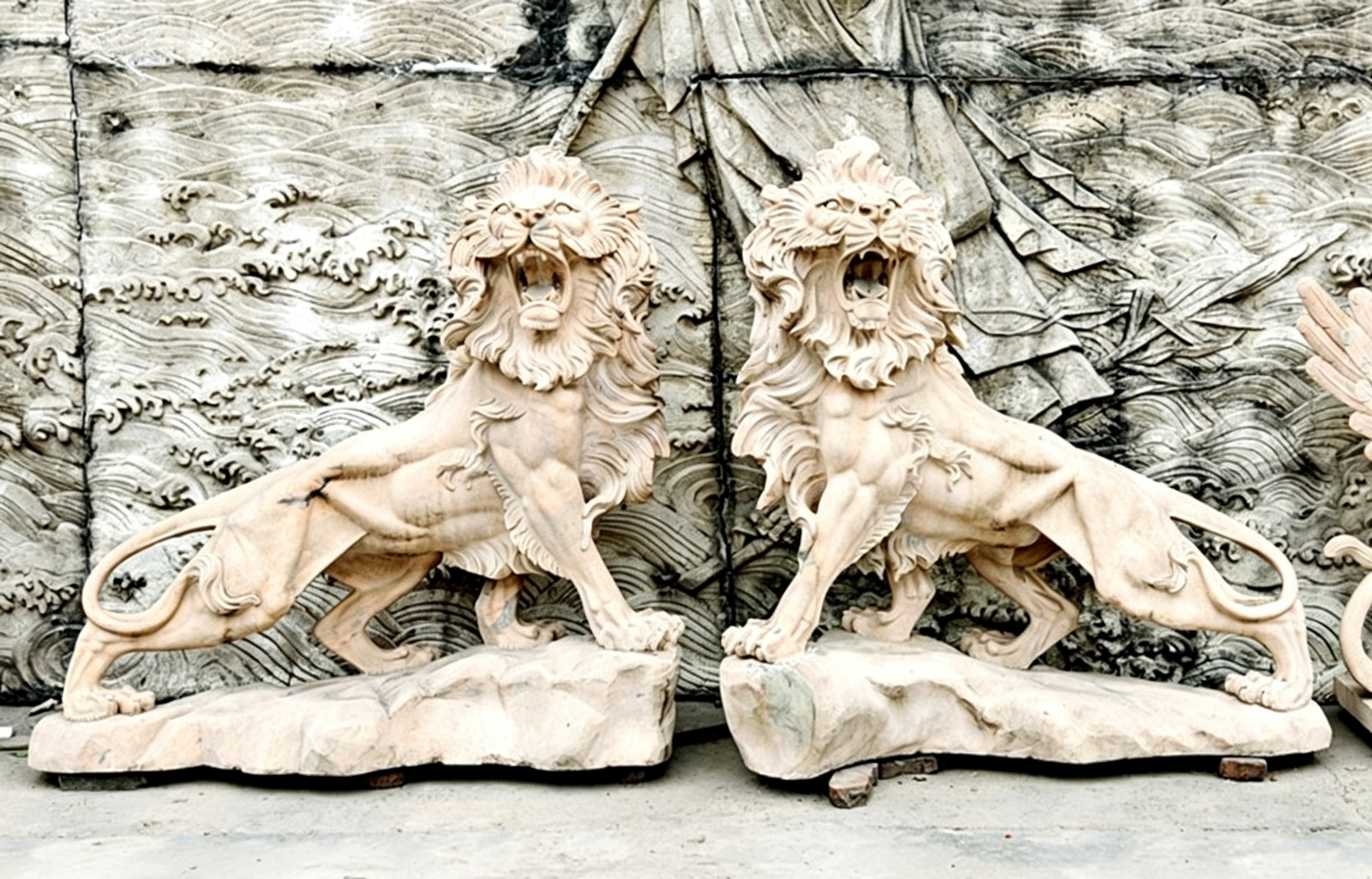 Guardian Roaring Lion Statues