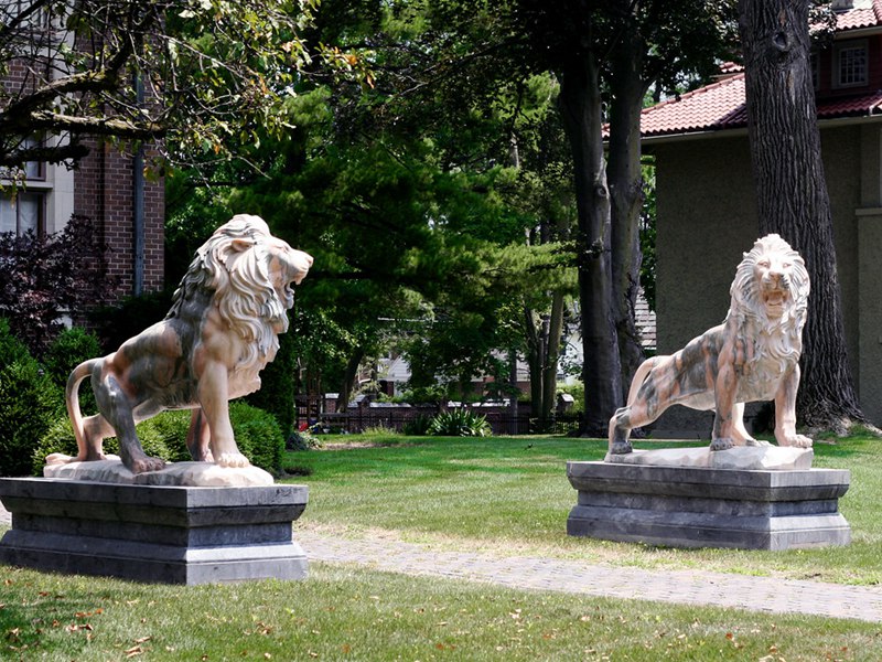 Why People Like Lion Statues for Front Porch?