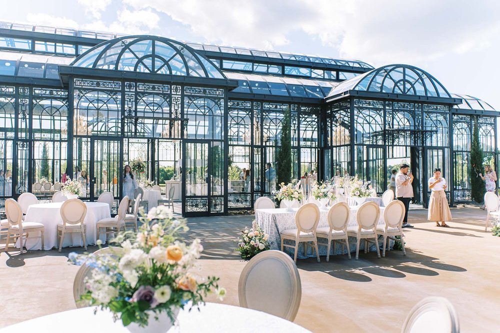 Luxurious Conservatory Greenhouse