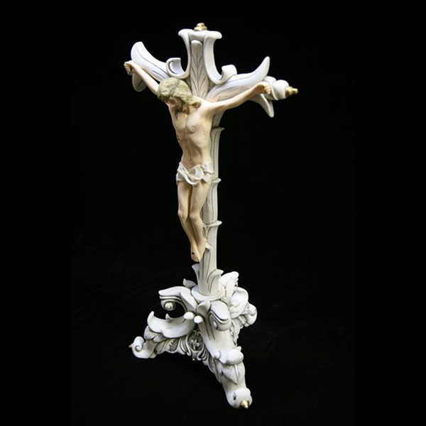Is there a difference between a cross and a crucifix?