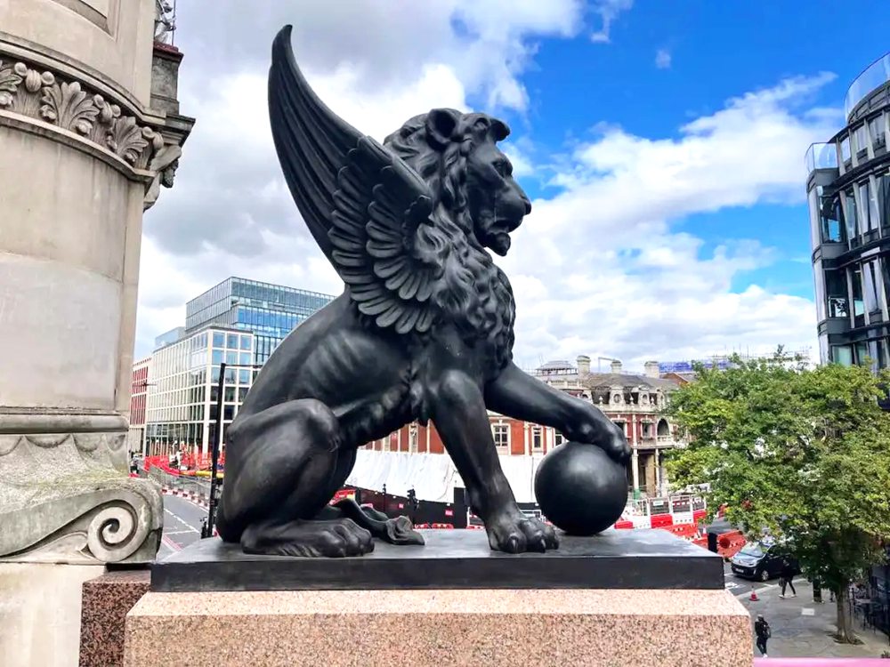 Western outdoor black Lion Statue with Wings