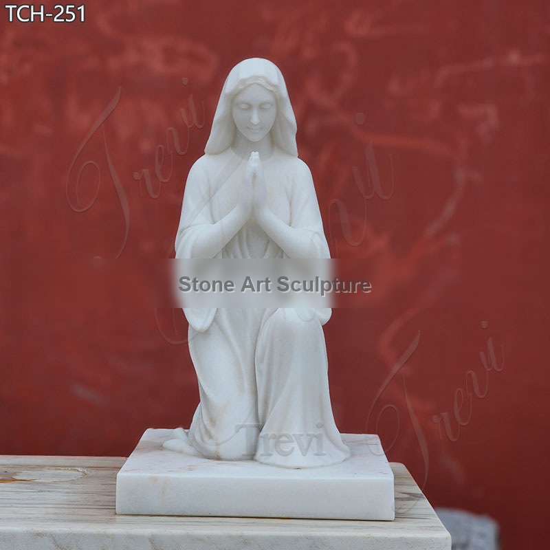 Kneeling Marble Virgin Mary Praying Statue detail image