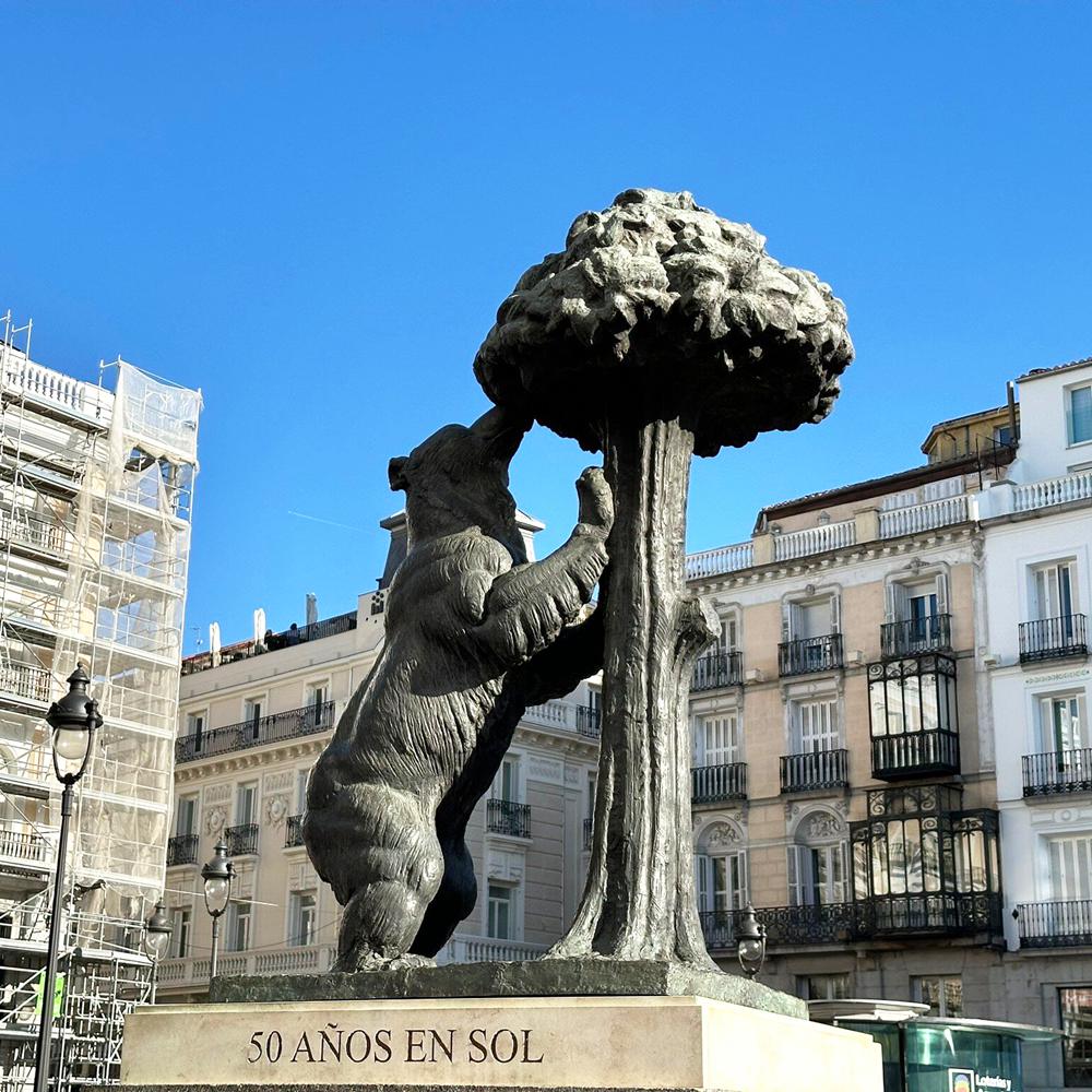 The Bear and the Strawberry Tree bronze statue in Puerta del Sol Madrid