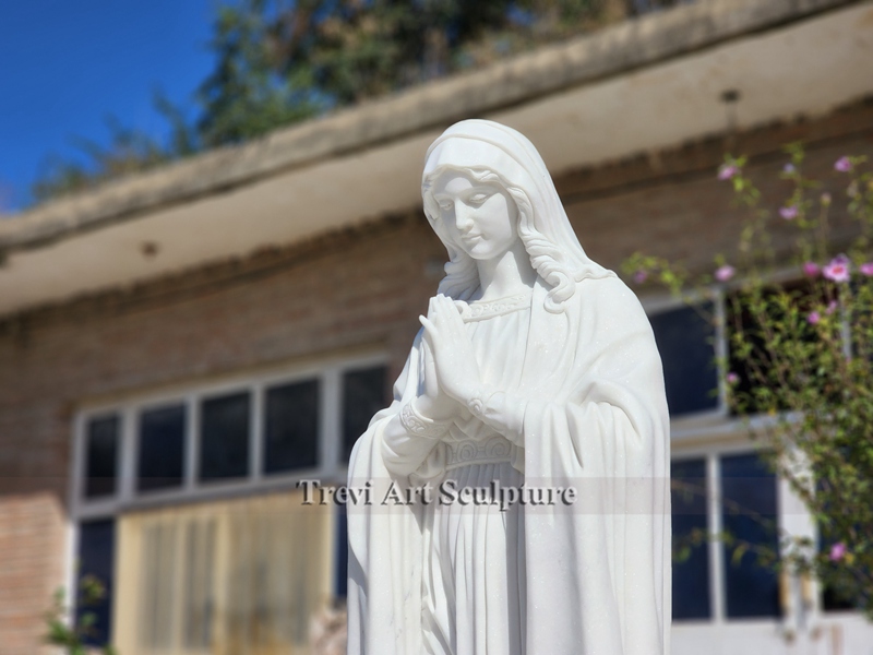 How to Choose an Immaculate Heart of Mary Statue