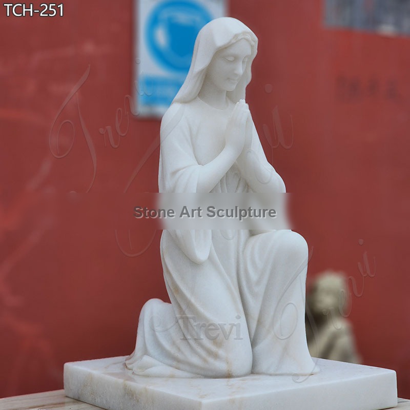 Kneeling Marble Virgin Mary Praying Statue detail image