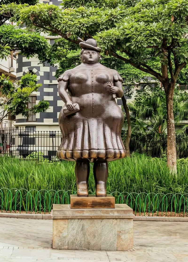 Standing Woman Sculpture-YouFine Sculpture