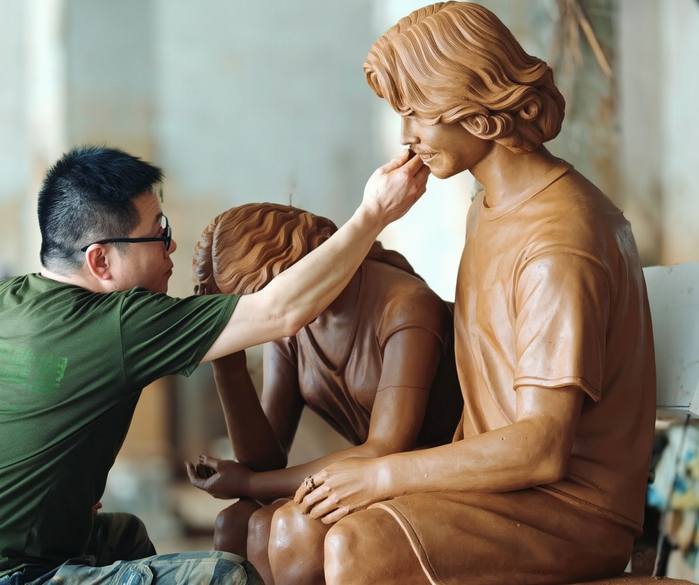 bronze sculpture made of Shaping the clay model detail