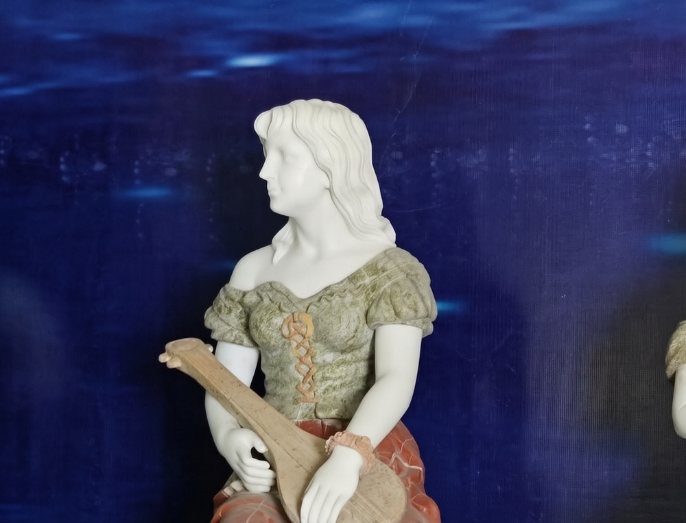 Lady Lute Player Statue details