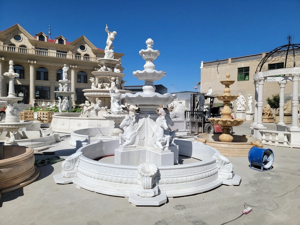 A conch shell pool pony fountain