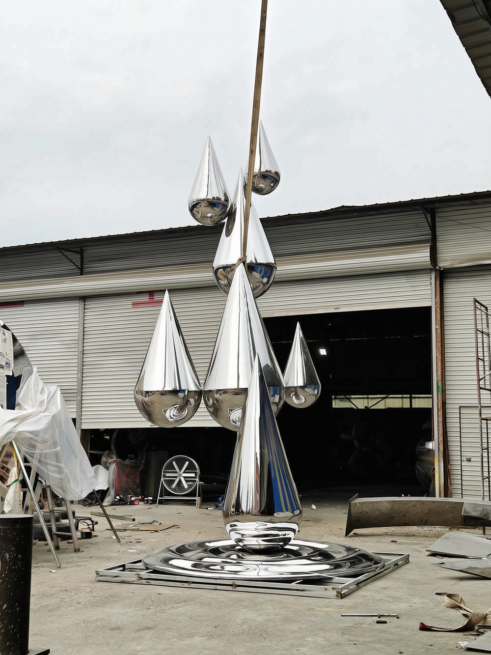 mirror polished water drop sculpture
