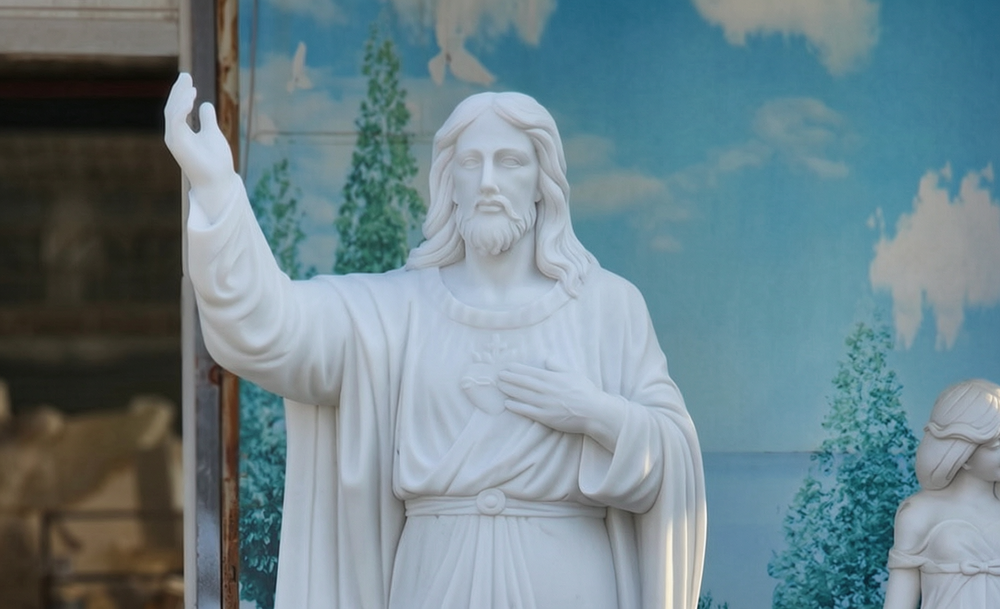 Outdoor Religious Jesus Statue details