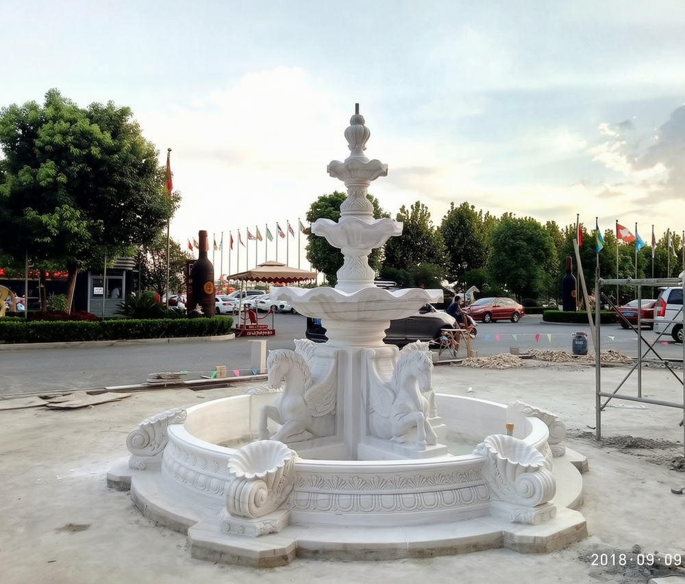 marble Horse statue fountain in a Vietnamese resort area (3)